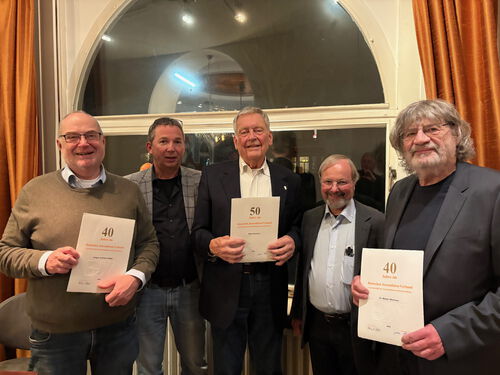 v.l.n.r: Gregor Andreas Geiger (40er-Jubilar), Stefan Lenz, Peter Hoenisch, (50er-Jubilar), Lambert-Sebastian Gerstmeier, Dr. Walter Wehrhahn (40er-Jubilar)