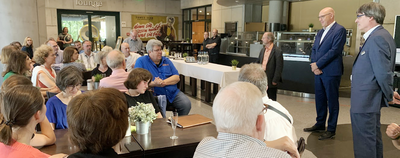 Begrüßung, Photo: Erhard Schoppert-Moering.